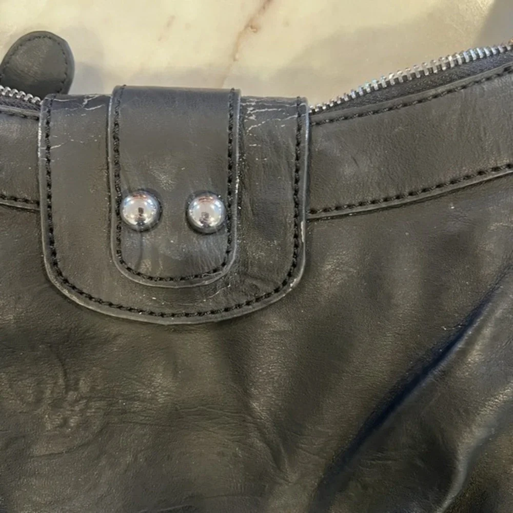 GUESS Black Leather‎ Shoulder Bag Y2K Silver Hardware Zip Hobo Purse